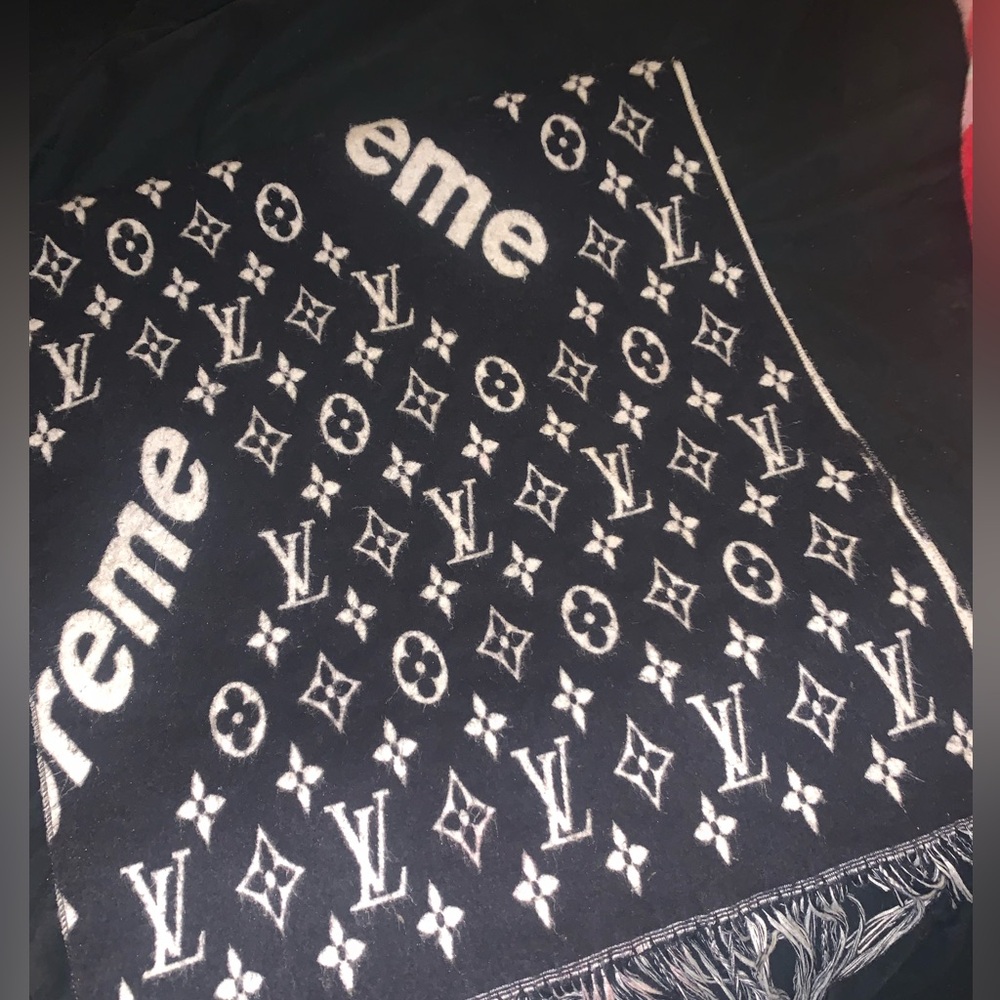 Louis vuitton x Supreme monogram scarf